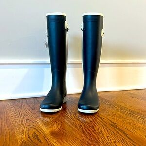 Women’s LIKE NEW Navy Hunter boots size 6